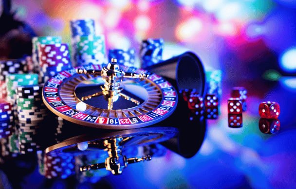Suasana meja blackjack live dengan dealer profesional dan pemain aktif